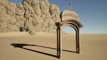 un' piccolo edificio nel il mezzo di un' deserto video