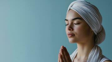 ai generado sereno mujer meditando con manos en oración posición foto