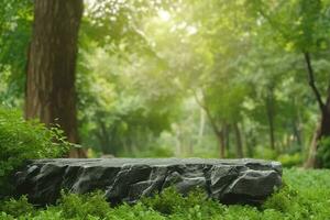 ai generado Roca podio mesa parte superior piso en césped al aire libre difuminar Fresco verde tropical bosque árbol naturaleza fondo.orgánico sano natural producto colocación pedestal estar mostrar. generativo ai. foto