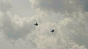 groupe de militaire avion dans le ciel video