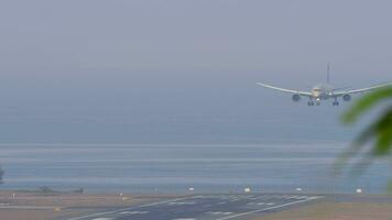 Airliner touching the runway and braking video