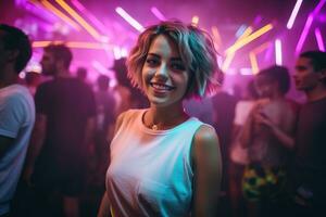 ai generado retrato de un hermosa niña con corto pelo bailando en un Club nocturno foto