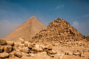 famoso egipcio pirámides de giza. paisaje en Egipto. pirámide en desierto. África. preguntarse de el mundo foto