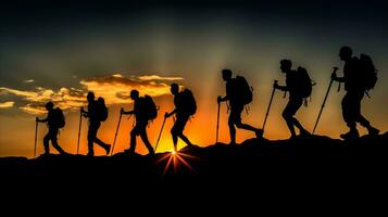 ai generado silueta de caminantes trekking en montañas durante atardecer, exhibiendo el belleza de naturaleza y aventura. foto