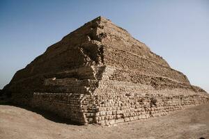 famoso egipcio pirámides de giza. paisaje en Egipto. pirámide en desierto. África. preguntarse de el mundo foto