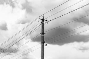 poder eléctrico polo con línea cable en ligero antecedentes cerca arriba foto