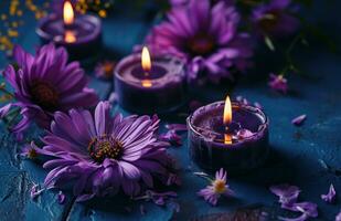 ai generado un montón de púrpura floreciente flores en oscuro azul fondo, y velas con petróleo en ellos foto