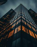 ai generado alto multi piso edificio a noche con ventanas en cuales el ligero es en foto