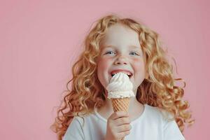ai generado pequeño niña con Rizado pelo comiendo hielo crema en un rosado antecedentes. foto
