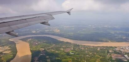 aéreo ver de el río en jambi foto