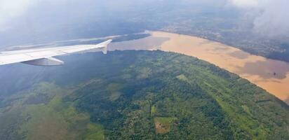 aéreo ver de el río en jambi foto