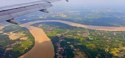 aéreo ver de el río en jambi foto