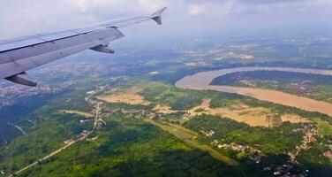 aéreo ver de el río en jambi foto