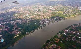 aéreo ver de el río en jambi foto