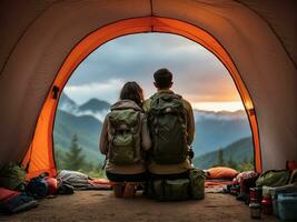 ai generado aventurero Pareja disfrutando puesta de sol cerca montaña cámping foto