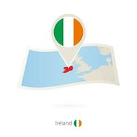 doblada papel mapa de Irlanda con bandera alfiler de Irlanda. vector