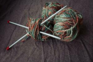 photo ball of yarn with knitting needles