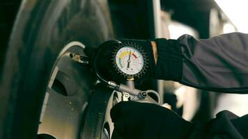 Checking Tire Pressure. Mechanic checking the tire pressure with a gauge. video