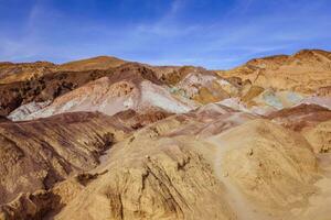 vistoso montañas de el muerte Valle foto