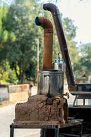 estufa para hirviendo agua en un borde del camino cena en rural Turquía foto