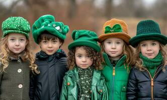 ai generado niños en verde disfraces posando para un foto en S t patricks fiesta