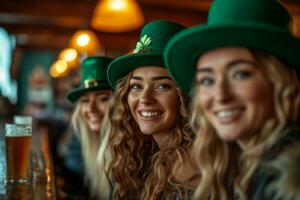 ai generado grupo de mujer sonriente en S t patrick's sombreros sentado a un bar foto