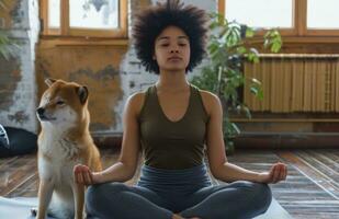 ai generado un dama practicando yoga mientras sentado siguiente a su perro foto