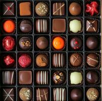 ai generado un caja con chocolates arreglado en un soltero fila foto