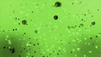 denso burbujas volador en aire. movimiento. un lote de pelotas son Moviente caóticamente en espacio. pelotas o burbujas despacio mosca en espacio. giratorio fluir de redondo líquido moléculas foto