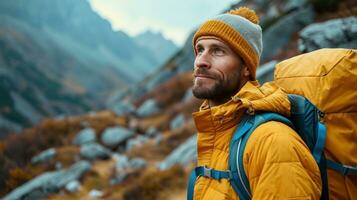 ai generado contento hermosa hombre va excursionismo en el montaña foto