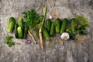 ingredientes para en escabeche o marinado Pepino foto