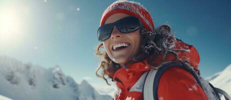 ai generado un mujer sonriente en un montaña Pendiente con esquí gafas de protección en foto