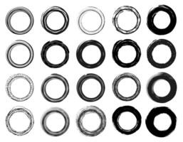 grunge afligido circulo conjunto recopilación. círculos marco frontera cepillo carrera estilo. negro líneas en circulo forma, sucio textura elementos aislado en blanco antecedentes vector