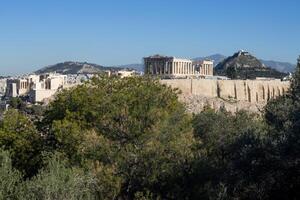 ver de el acrópolis, Partenón y Lycabettus colina desde Filopappos colina en Atenas, Grecia foto