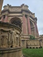 hembra esculturas y estatuas en el arquitectura de palacio de multa letras en san francisco California foto