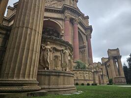 hembra esculturas y estatuas en el arquitectura de palacio de multa letras en san francisco California foto