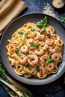 AI generated A delicious plate of pasta with succulent shrimp and fresh parsley garnish photo