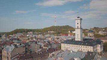 aéreo cidade lviv, Ucrânia. europeu cidade. popular áreas do a cidade. Cidade corredor video