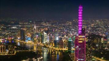 aéreo puesta de sol ver a punto de referencia 81 - eso es un súper alto rascacielos y saigon puente con desarrollo edificios a lo largo saigon río, paisaje urbano en el noche foto