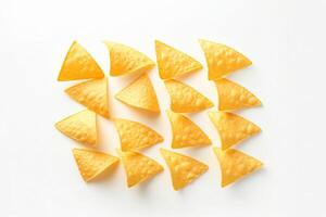 ai generado maíz papas fritas de triangular forma erigir por levitación en un blanco antecedentes generativo ai foto