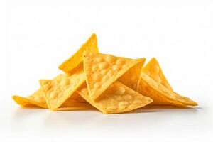 ai generado maíz papas fritas de triangular forma erigir por levitación en un blanco antecedentes generativo ai foto