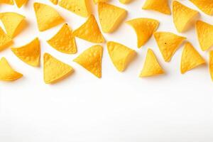 ai generado maíz papas fritas de triangular forma erigir por levitación en un blanco antecedentes generativo ai foto