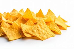 ai generado maíz papas fritas de triangular forma erigir por levitación en un blanco antecedentes generativo ai foto