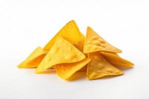 ai generado maíz papas fritas de triangular forma erigir por levitación en un blanco antecedentes generativo ai foto