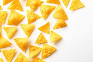 ai generado maíz papas fritas de triangular forma erigir por levitación en un blanco antecedentes generativo ai foto