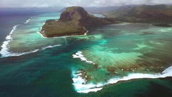 Haut vue de le le morne péninsule sur le île de maurice video