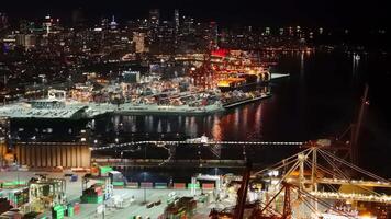 Vancouver, Kanada - - September 9, 2023. Antenne Aussicht von Hafen von Vancouver beim Nacht video