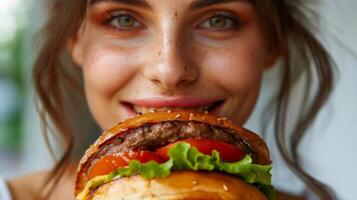 ai generado de cerca retrato de hermosa joven morena mujer con grande hamburguesa foto