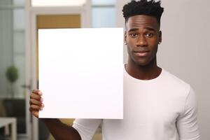 ai generado un joven negro hombre participación un vacío blanco tablero saludo tarjeta foto