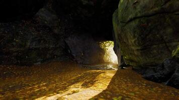 incroyable le coucher du soleil de le la grotte video